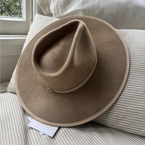 NWT Janessa Leone Skyler Hat Wheat Size Medium